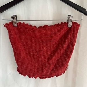 red ruffled tube top! stretch good material! lmk if you have questions❤️